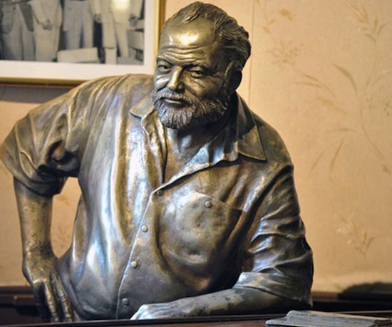 Hemingway statue at El Floridita, daiquiris and mojitos for all